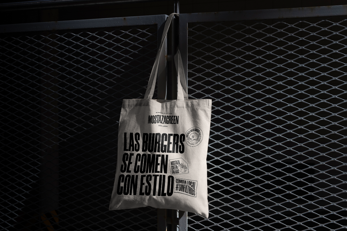 MOCKUP TOTE BAG 1